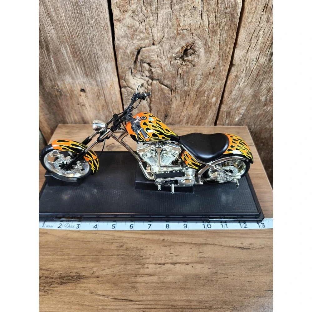 Muscle Machines West Coast Choppers Diecast Motorcycle Black Orange Flames 1:18